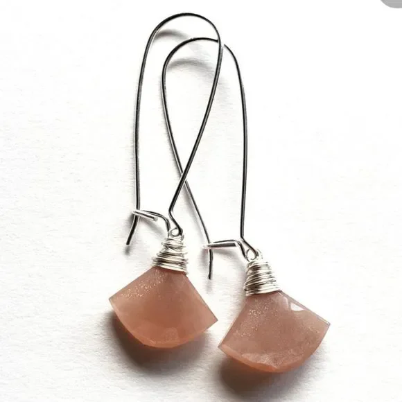 🆕Silver Kidney Wire Earrings - Picture 7 of 9